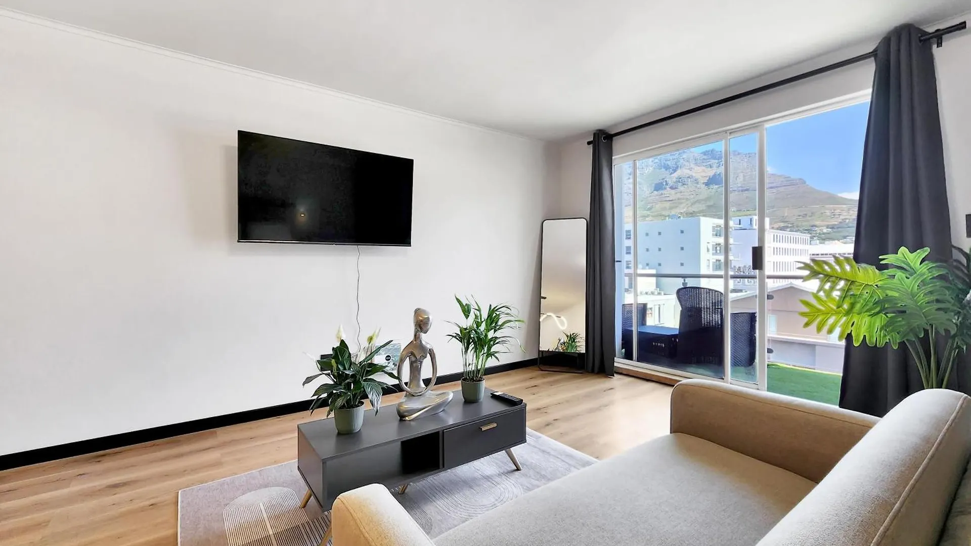 Stunning Apartment Within The Heart Of Cape Town