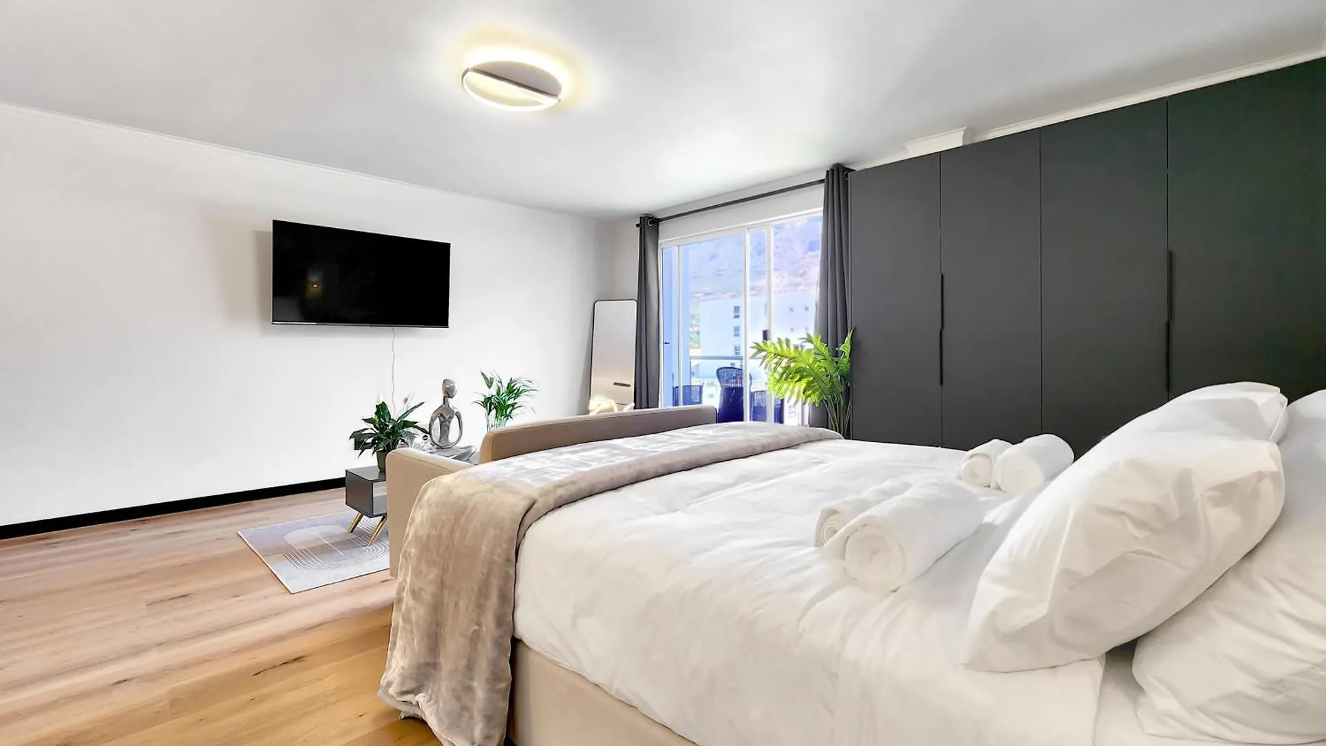 Stunning Apartment Within The Heart Of Cape Town