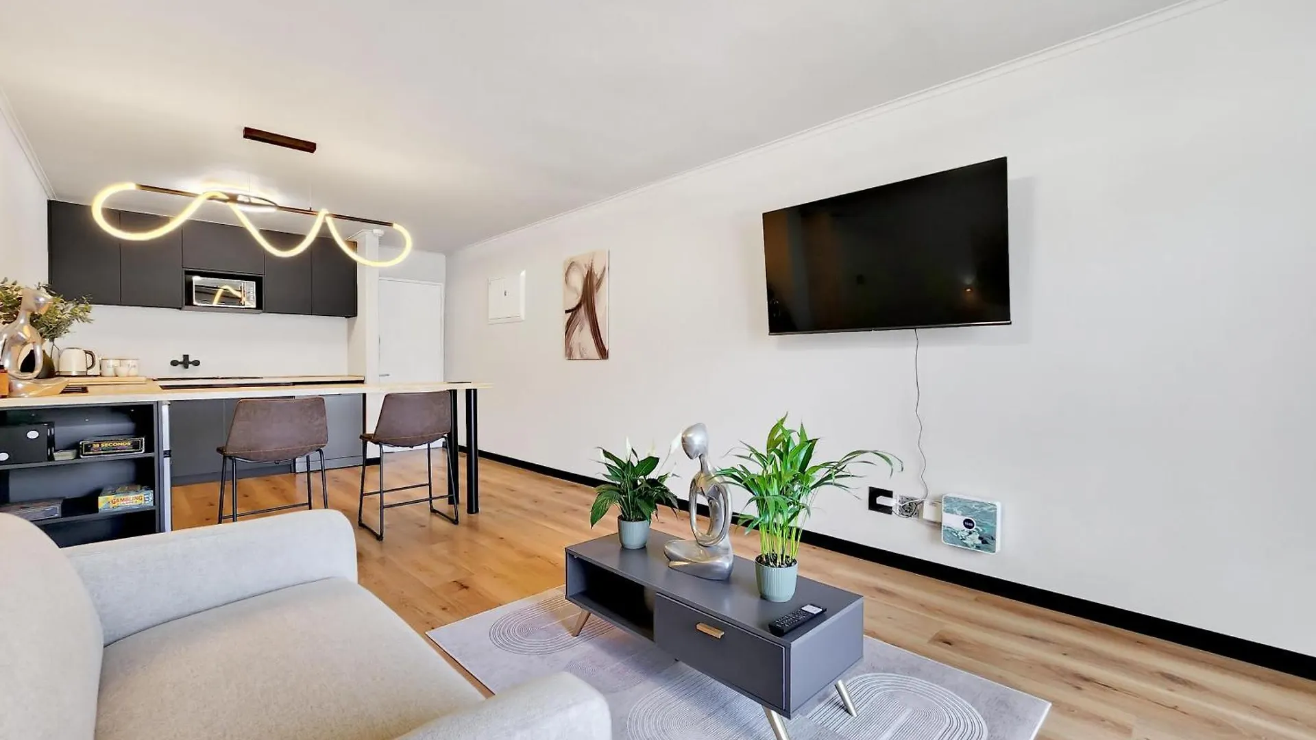 Stunning Apartment Within The Heart Of Cape Town South Africa