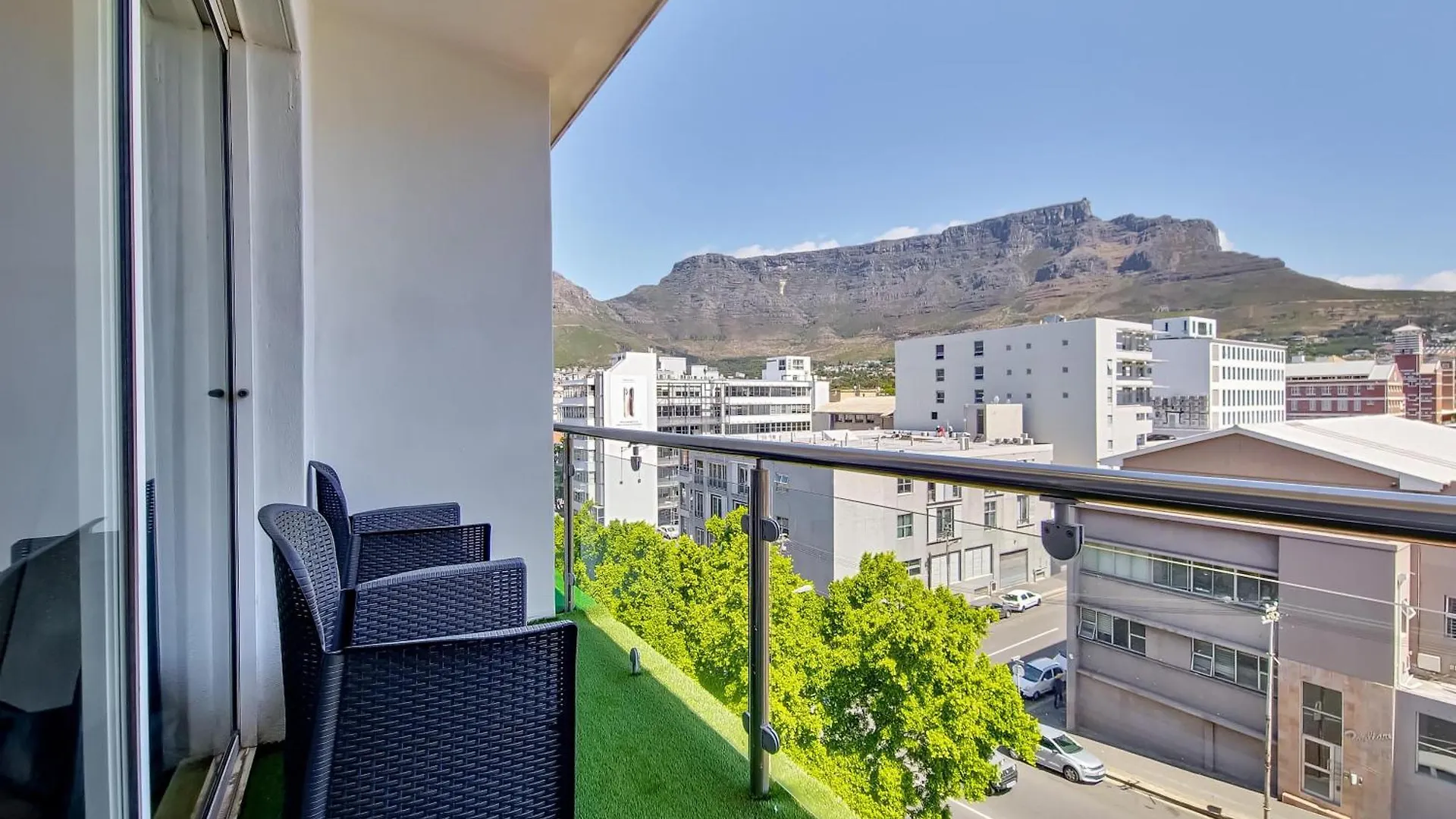Stunning Apartment Within The Heart Of Cape Town South Africa